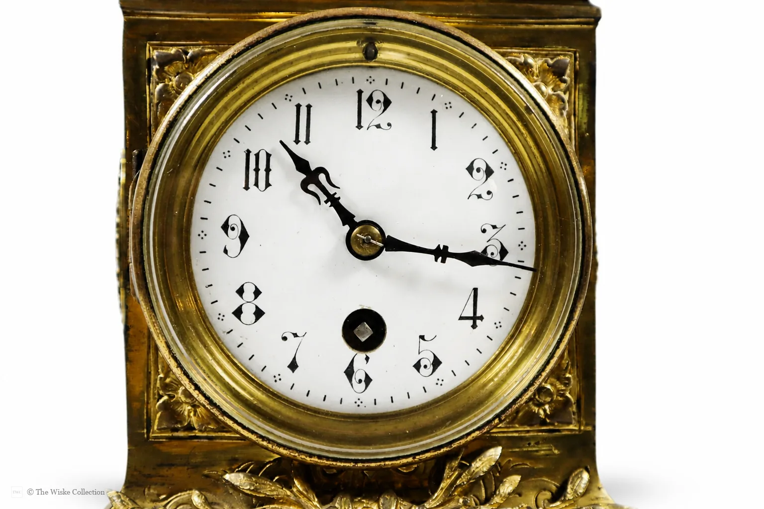 Early 20th-century Neoclassical brass mantel clock with white enamel dial, French timepiece movement and recoil anchor escapement; case crowned by lyre finial, trailing garlands and wreaths, on scroll feet thumbnail 2