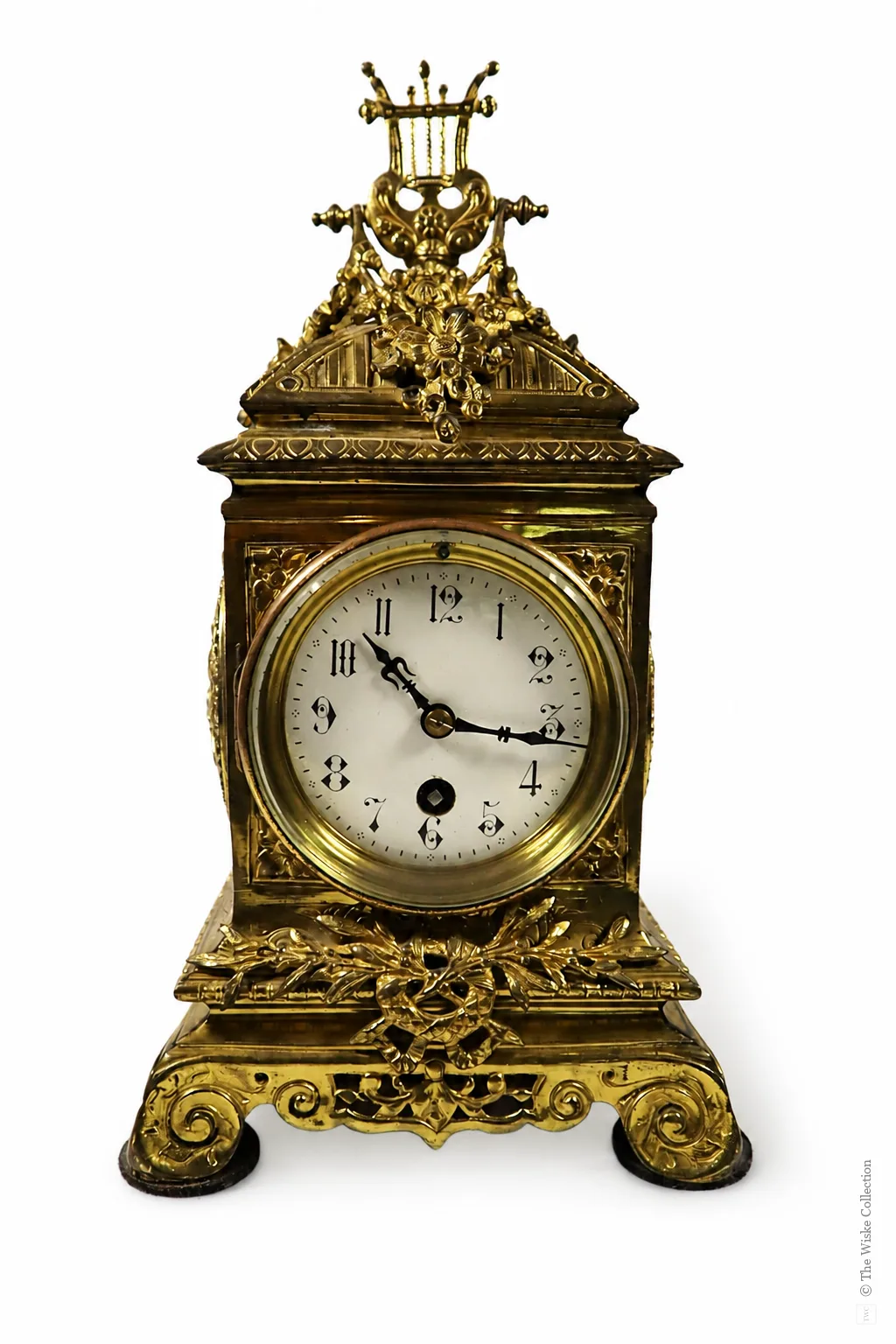 Early 20th-century Neoclassical brass mantel clock with white enamel dial, French timepiece movement and recoil anchor escapement; case crowned by lyre finial, trailing garlands and wreaths, on scroll feet - Plate 1