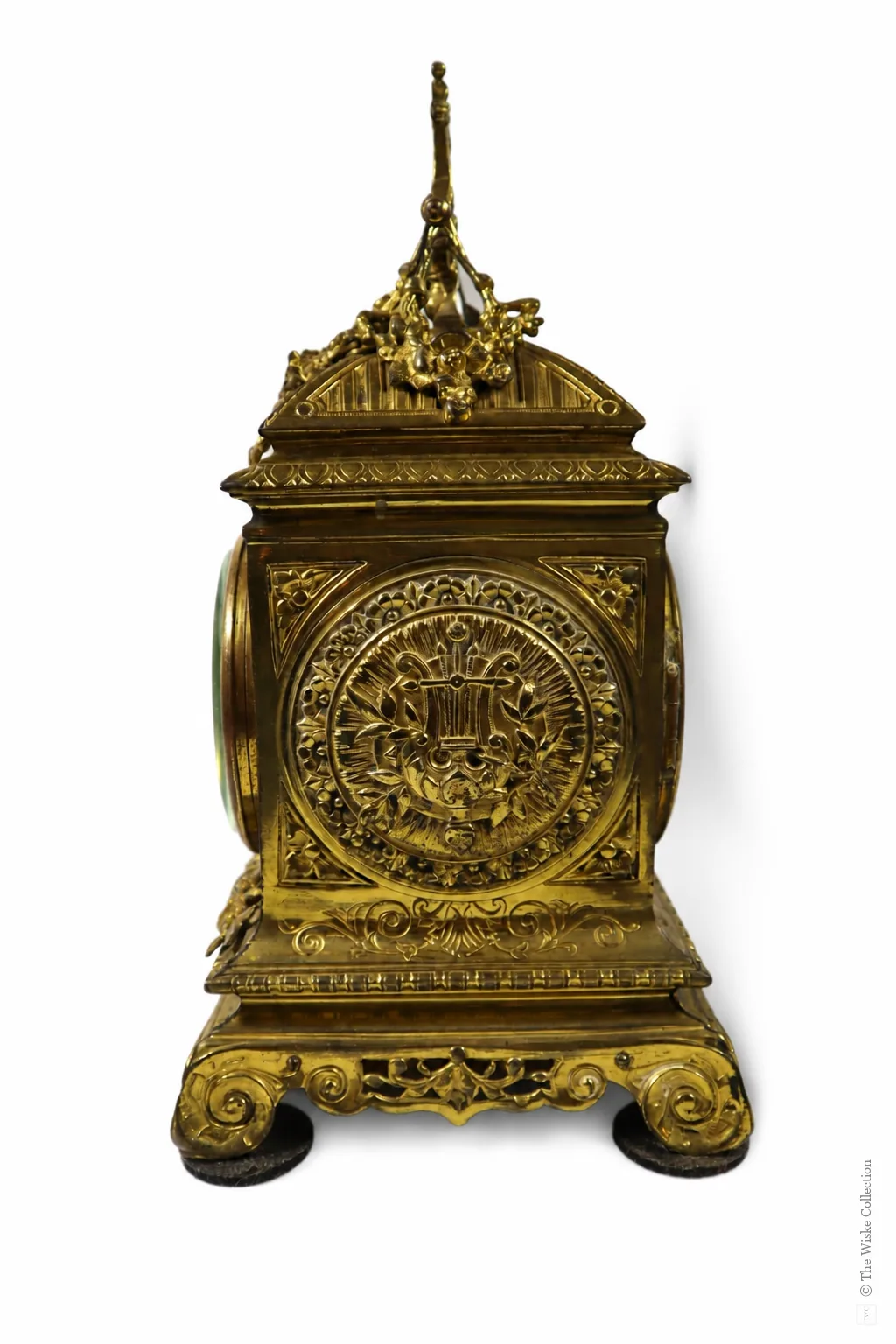 Early 20th-century Neoclassical brass mantel clock with white enamel dial, French timepiece movement and recoil anchor escapement; case crowned by lyre finial, trailing garlands and wreaths, on scroll feet thumbnail 4