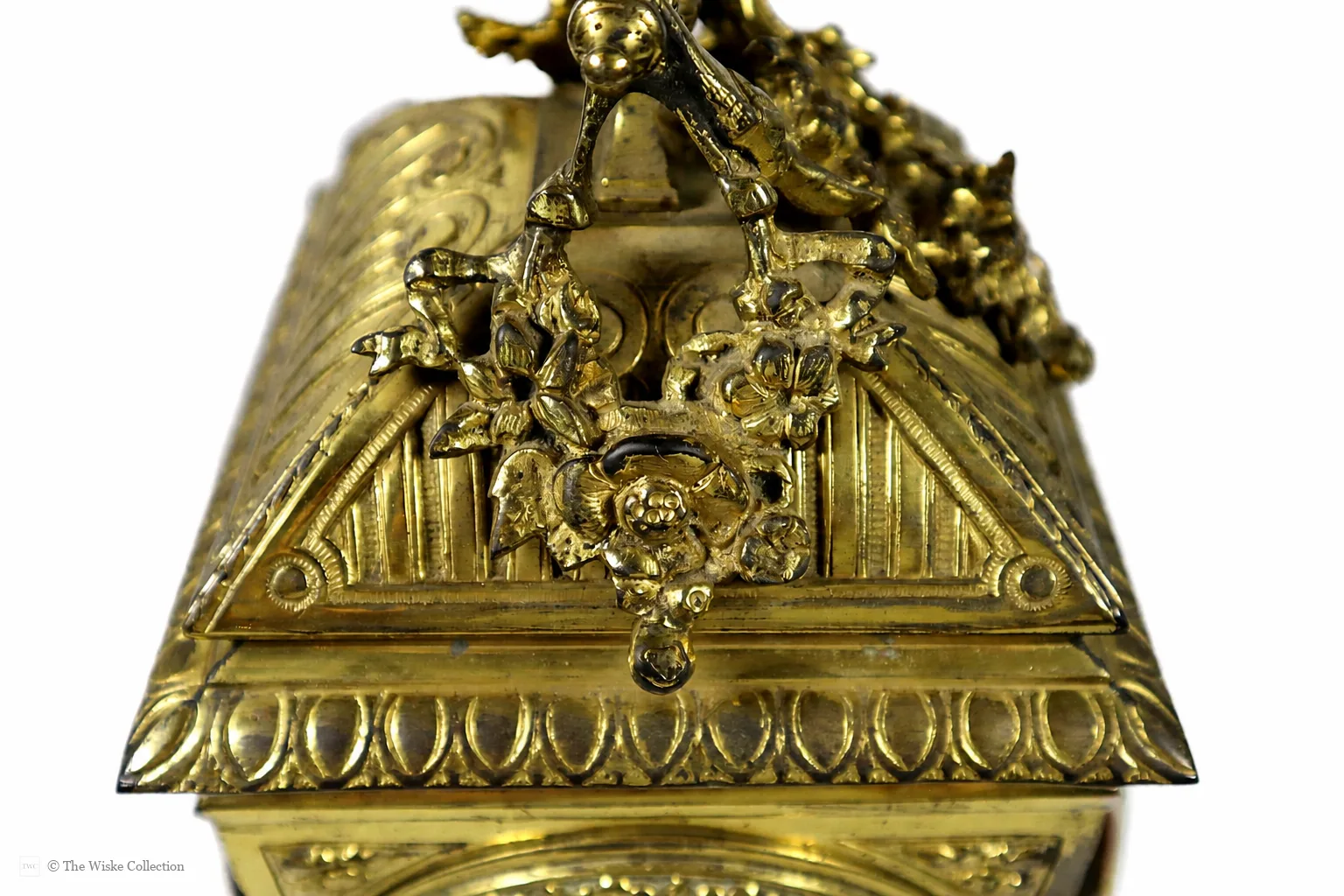 Early 20th-century Neoclassical brass mantel clock with white enamel dial, French timepiece movement and recoil anchor escapement; case crowned by lyre finial, trailing garlands and wreaths, on scroll feet thumbnail 8