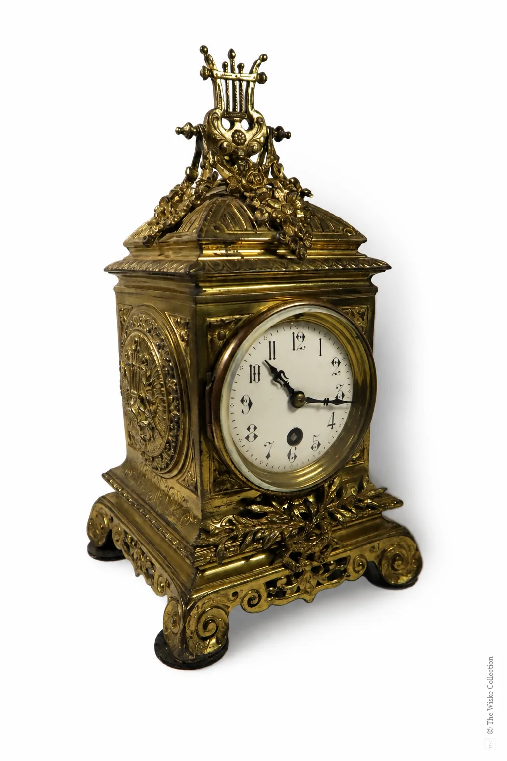 Early 20th-century Neoclassical brass mantel clock with white enamel dial, French timepiece movement and recoil anchor escapement; case crowned by lyre finial, trailing garlands and wreaths, on scroll feet thumbnail 9