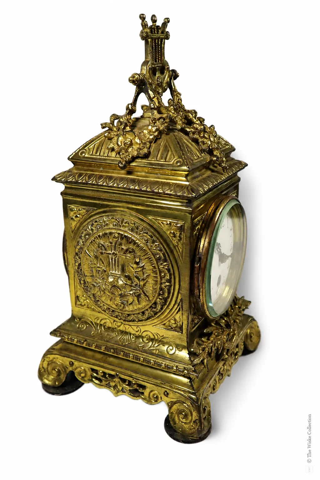 Early 20th-century Neoclassical brass mantel clock with white enamel dial, French timepiece movement and recoil anchor escapement; case crowned by lyre finial, trailing garlands and wreaths, on scroll feet thumbnail 10