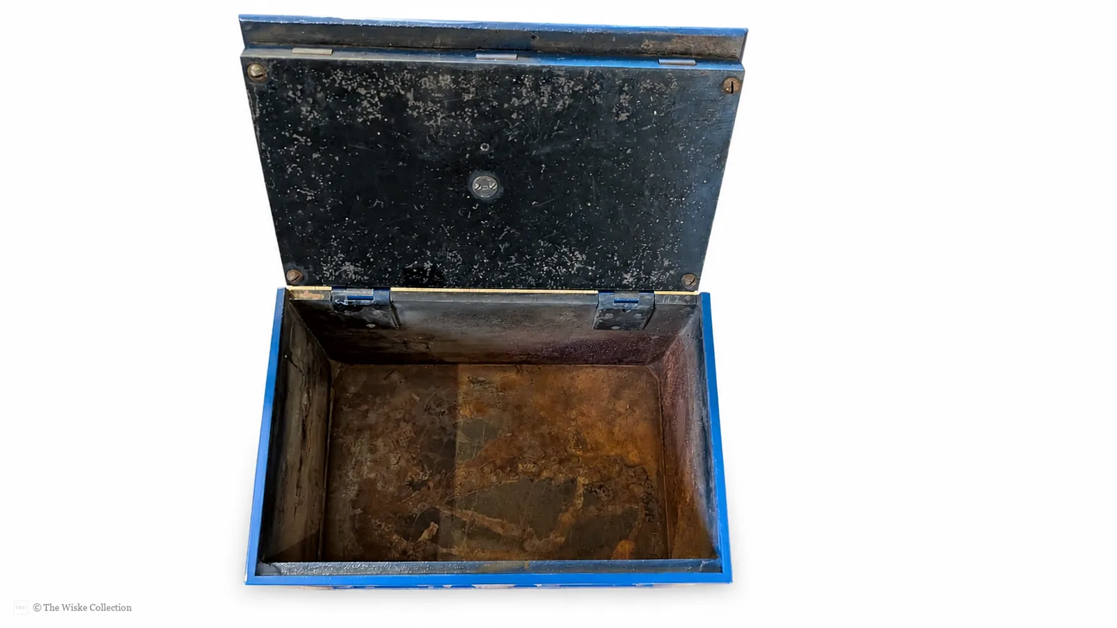 Victorian cast-iron strongbox by the Carron Company, Scotland, late 19th century, retaining its original brass lock and key thumbnail 4