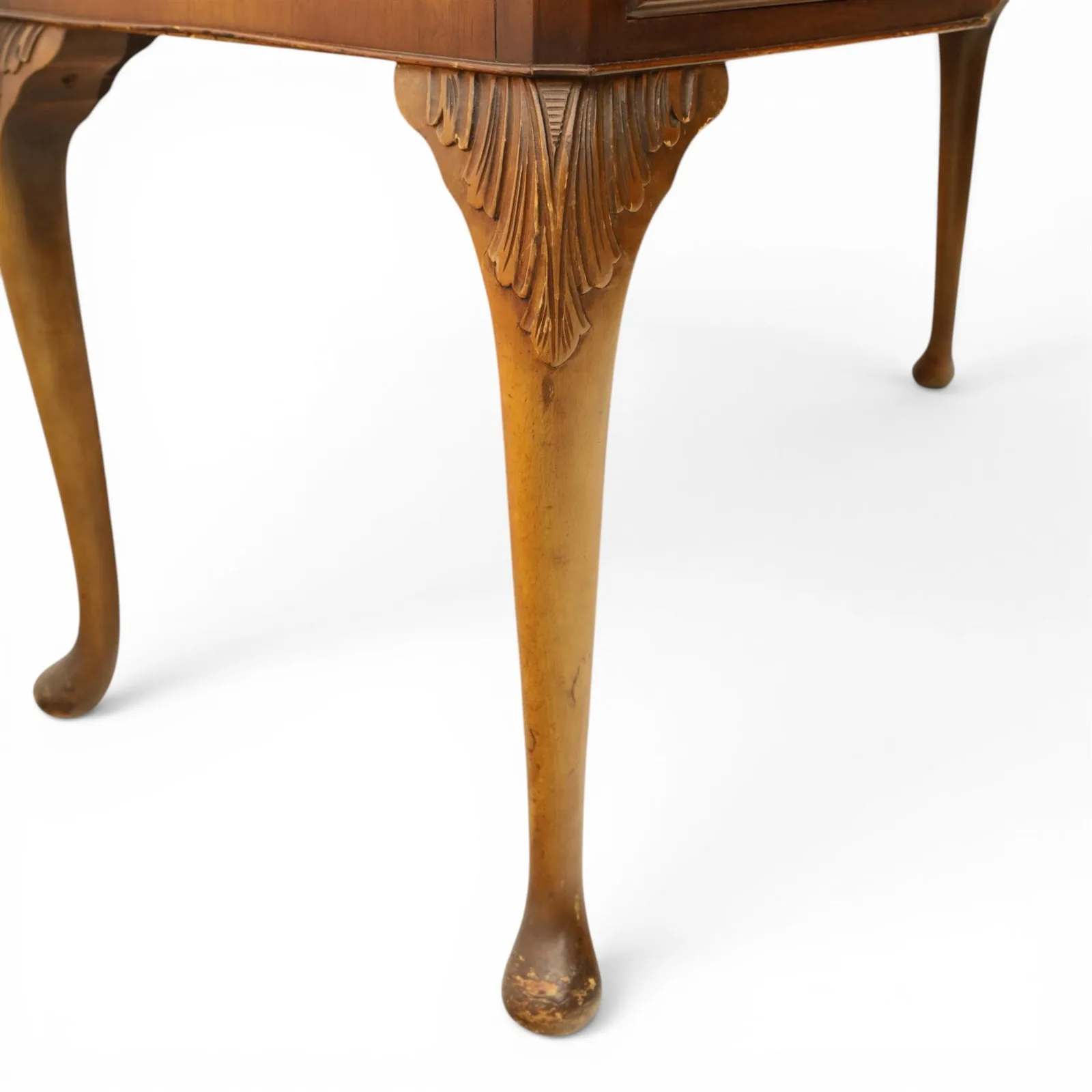 Early 20th-century Queen Anne Revival figured-walnut desk with triple inset leather writing surfaces, five drawers, and graceful proportions thumbnail 10